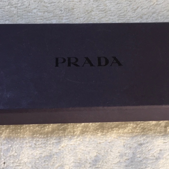 Prada Red Flower Keyring in Saffiano Leather and Silvertone Metal (6.5in) - Picture 7 of 7